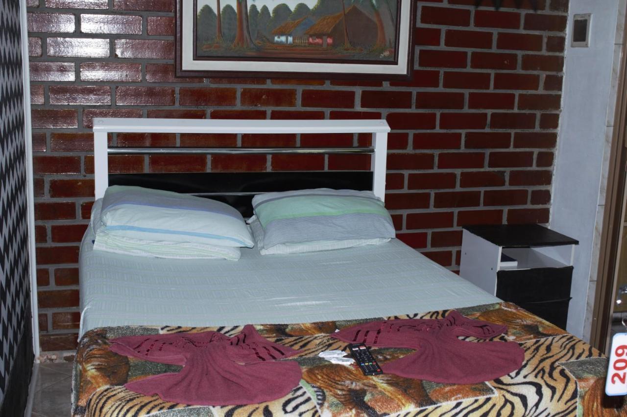 Hostel Rio Das Ostras Rio das Ostras Esterno foto